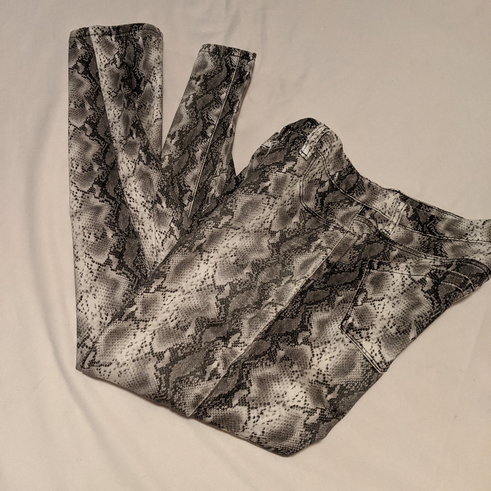 Cache 🎉HP🎉Jeans - Picture 5 of 9